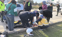 Otomobilin halatla çektiği motosiklet devrildi, sürücü yaralandı