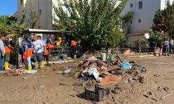 Foça'da selin izleri siliniyor