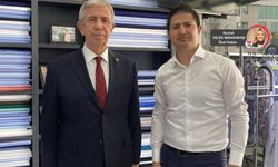 Ankara'da siyasetin iki yakasını o bir araya getiriyor