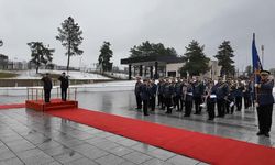 Bayraktaroğlu, NATO'nun Barış Gücü komutasını devralma töreni için Kosova'ya gitti