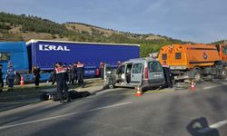 Hafif ticari araçla kamyon çarpıştı: 4 ölü, 2 yaralı