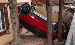 Ataşehir'de otomobil apartmanın bahçesine uçtu