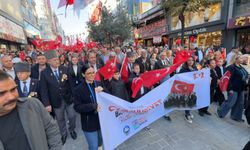 Avcılar'da 102'nci yıl dönümünde Cumhuriyet yürüyüşü