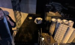 Beyoğlu’nda rögar taştı; halı dükkanı su altında kaldı