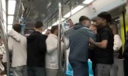 Marmaray'da iki grubun tekme ve yumruklu kavgası kamerada