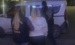 İzmir’de 76 bin 838 adet sentetik ecza hapı ele geçirildi