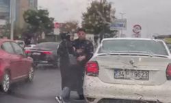 Kadıköy'de trafikte yolcu indirme tartışması kamerada