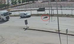 Maça yetişmek için üst geçidi kullanmayınca hafif ticari araç çarptı