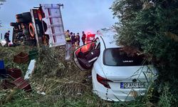 Manisa’da devrilen kamyonet sürüklenerek karşı şeride geçti; 2 ölü, 3 yaralı