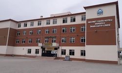 Öğrencinin harçlığını gasbetmeye çalışan 2 kişi, müdahale eden müdür yardımcısının burnunu kırdı