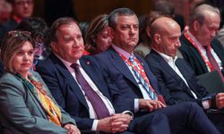 Özgür Özel, Hollanda'da Avrupa Sosyalist Partisi kongresine katıldı