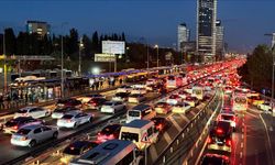 İstanbul'da akşam saatlerinde trafik yoğunluğu yüzde 83'e çıktı