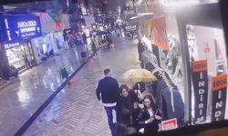 Üniversiteli kızın eteğini tutarak tepki gösterip darbeden kadın gözaltına alındı
