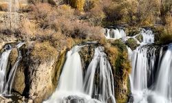 Muradiye Şelalesi sonbaharın renklerine büründü