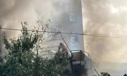 Depoda çıkan yangını kovayla su döküp söndürmeye çalıştı