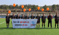 Eskişehir'de lösemili çocuklar yararına futbol maçı oynandı