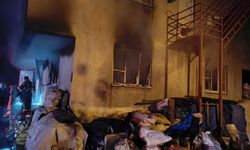 Aydın'da 2 katlı evde yangın; 3 kişi dumandan etkilendi
