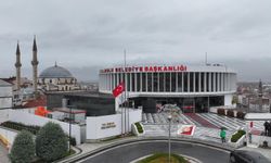 Bolu Belediyesi önündeki Türk bayrakları yarıya indirildi