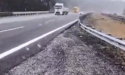 Bolu’da otoyol geçişinde kar yağdı