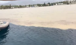 Bodrum'da sağanak; Denizin rengi değişti