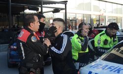 'Dur' ihtarından kaçan sürücü kafede yakalandı