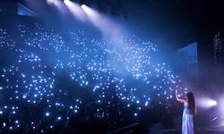 Melek Mosso sahnede büyüledi