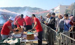 Festivalde ekmek arası hamsi kuyruğu