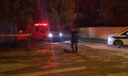 Gebze’de kolonlarında çatlak oluşan 2 katlı binadaki 3 aile tahliye edildi