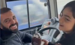 Halk otobüsü şoförü babaya, sefer sırasında kızlarından doğum günü sürprizi