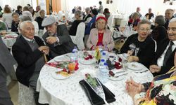 Beşiktaş'ta huzurevinde Öğretmenler Günü kutlaması