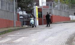 Güngören'de lise öğrencilerinin bıçaklı kavgası kamerada