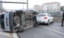 Kadıköy’de Avrasya Tüneli girişinde zincirleme kaza; hafif ticari araç devrildi