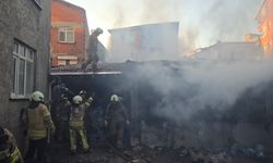 Ümraniye'de iş yeri deposunda çıkan yangın söndürüldü