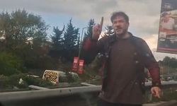 Ümraniye'de trafik tartışmasında aracın camını yumrukladı