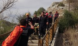 Kaleye çıkarken ayağı kırılan Ezgi, sedyeyle 1 kilometre taşındı