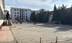 Lise öğrencisi, zehirlenme şüphesiyle hastaneye kaldırıldı