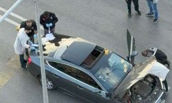 Motosikletli saldırgan, husumetlisini otomobille giderken tabancayla yaraladı