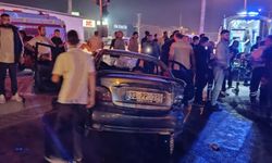 Otomobil ile çarpışan yolcu minibüsü, sulama kanalına düştü: 10 yaralı