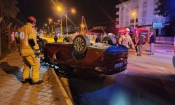 Otomobilin minibüse çarptığı kaza kamerada; 3 yaralı