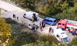Otomobil, uçuruma devrildi: 1 ölü, 3 yaralı