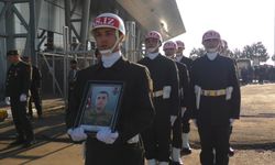 Terhisine 1 hafta kala nefes borusuna yiyecek kaçması sonucu ölen er, toprağa verildi