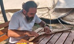 Toprak altından çıkarılan Fin balinasının iskeleti puzzle gibi birleştiriliyor