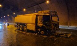 Tünelde alev alan su tankeri itfaiye ekiplerince söndürüldü