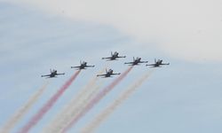 Türk Yıldızları'ndan Çorlu'da gösteri uçuşu