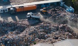 İzmir Buca'da belediye şantiyesinde çöp depolanmasına tepki