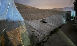 Mersin'de oluşan hortum 30 seraya zarar verdi