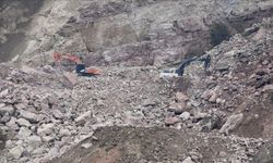 Ordu'da taş ocağı şantiyesinde göçük altında kalan işçiyi arama çalışmalarına yeniden başlandı