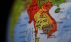 Tayland, barış anlaşmasını askıya almasının ardından Kamboçya tarafına ateş açtı