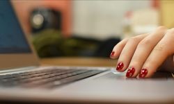 Rapor: Kadınlar, yapay zekadan kaynaklı iş kaybında iki kat daha fazla risk altında