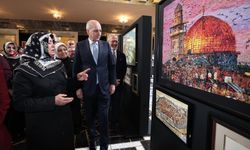 TBMM Başkanı Kurtulmuş, “Hilalin Işığında” sergisini gezdi